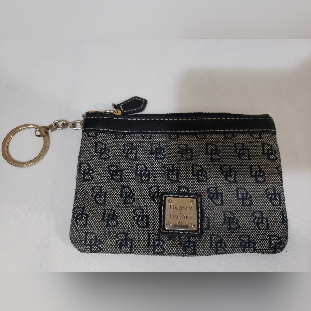 Dooney and Bourke ID /Change key holder